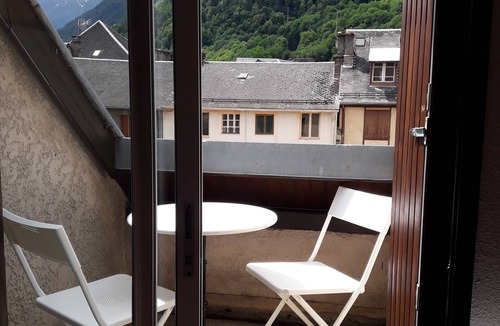 Bagneres-de-Luchon Apartment | Quiet T2 Bis in the center of Bagneres-de-Luchon with balcony and garage