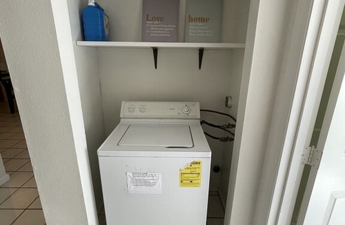 Chinatown House | R cozy two bedroom 2 bathroom close strip