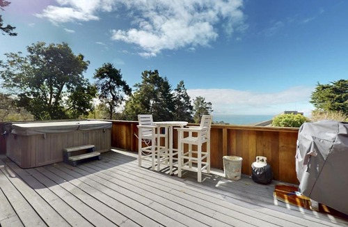 Sea Ranch House | Rainbow's End