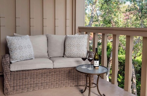 Rancho Bernardo Hotel | Rancho Bernardo Inn King Room with Lush Garden or Fountain View