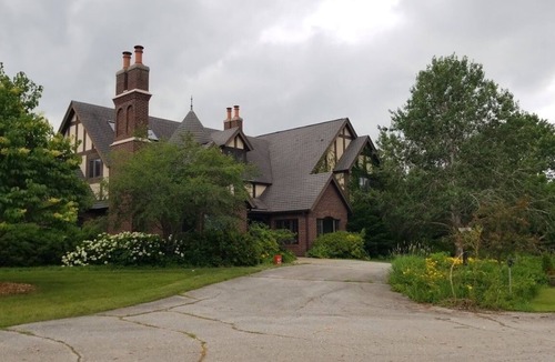 Ames House | Raspberry Hill Bed & Breakfast at the edge of Ames