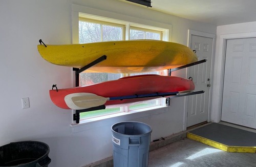 Newport East House | Recent Construction, Fire Pit, Kayaks, Close to Town, and Beach. Easton’s Point.