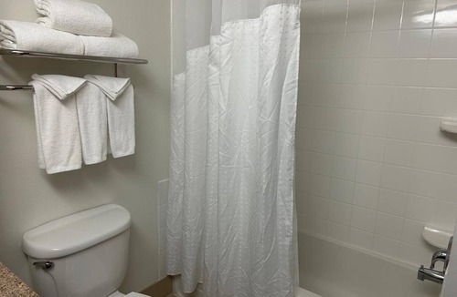 Barstow Hotel | Recharge in a Relaxed + Affordable Room Near Barstow Local Attractions