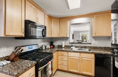 Prescott House | Red Door Cottage | 1/2 Mile to Whiskey Row
