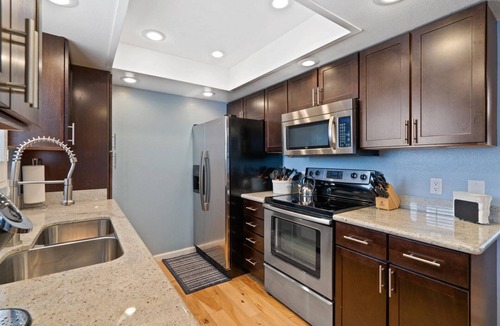 Oak Creek Condo | Red Rock Summer Escape in Sedona | Hang by the Pool & Hot Tub | Grill, Pickleball,Trails & Golf