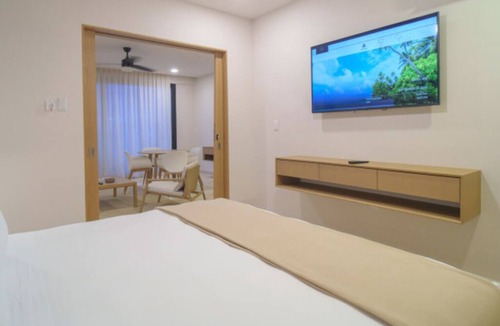 Downtown Hotel | Refresh & Unwind – 3 Prime Suites w/Modern Touches Near City Life