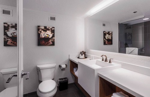 Downtown Las Vegas Hotel | Relax and Recharge! Pool, Restaurant, Free Parking, Near Mob Museum