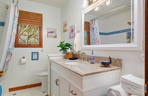 Toro Canyon House | Relaxing 3 bedroom House w/hot tub & 8ft pool table - 5 minutes from beach