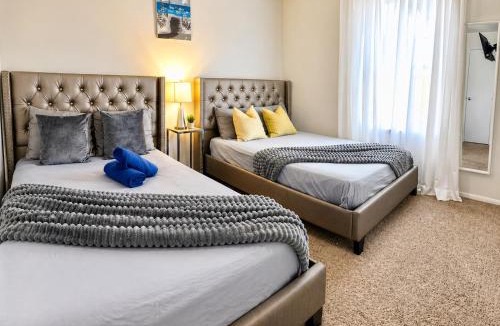 Black Mountain House | Relaxing Family Home 4 Bedrooms Pool BBQ and Ping Pong
