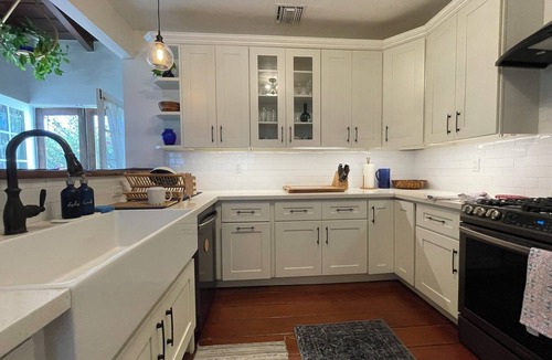 Eagle Rock House | Relaxing Retreat -3BR/2BA Walk to Restaurants, Cafés & Central to LA Attractions