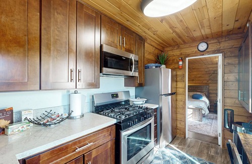 Cedar Glen Cottage | Relaxing Retreat w/Deck, 1 Mi to Lake Arrowhead!