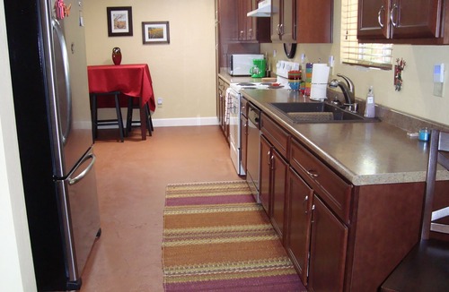 Oak Creek House | Relaxing, Spiritual, Meditative Residential House - Large yard! MONTHLY RENTAL.
