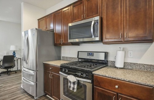 Enterprise House | Relaxing Vegas Stay with BBQ & Games