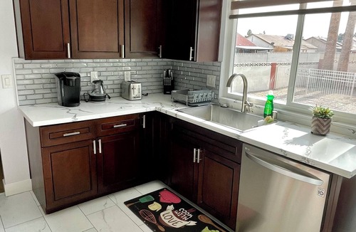 Las Vegas House | Remodeled; 8 min. to Strip; modern 4 BR 3 BA house; EV charging; 10,000 ft lot.