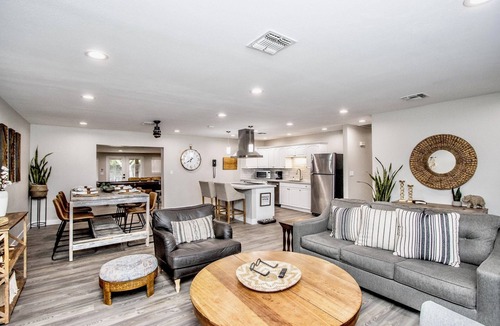 Kyrene-Superstition House | 🏜 🌵Remodeled Charming Urban Desert Retreat with billiard-room🎱Dog Friendly🐾