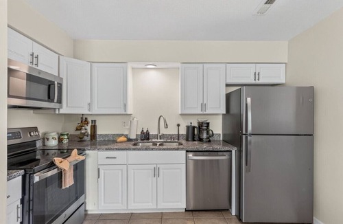 Lee's Summit Villa | Remote Work Ready - 3BR - Google Fiber - Kings