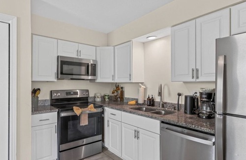 Lee's Summit Villa | Remote Work Ready - 3BR - Google Fiber - Kings