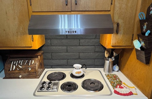 Lakeport House | Renovated Midcentury Modern vibe 3-bedroom retreat steps from downtown Lakeport