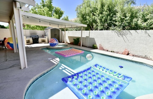 Las Vegas House | Resort style home w/HEATED pool and spa