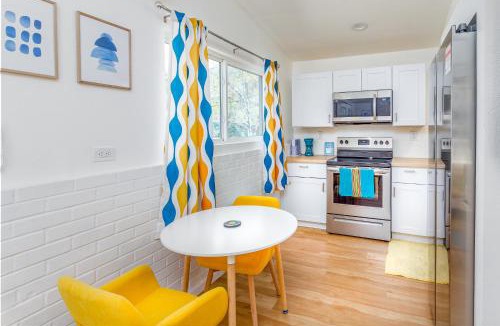 Three Rivers House | Retro Casita on the River! only 1 min to SNP gate! Riverfront with swimming