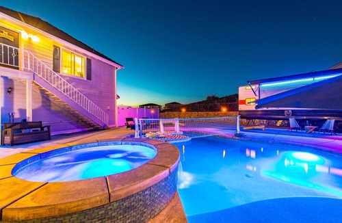 Winchester House | Retro Ranch-10bd-Pool-Hot Tub-Games-Pickleball
