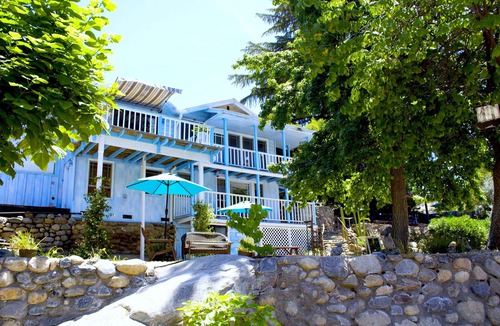 Three Rivers Hotel | Rio Sierra Riverhouse