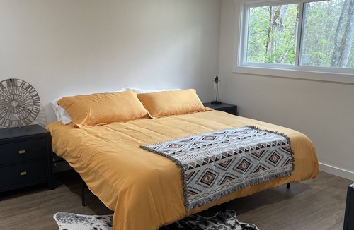 King County Condo | River front Oasis 🌿