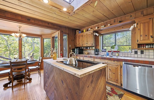 Three Rivers House | River Frontage ~ Quiet & Secluded Retreat Only Minutes to Sequoia National Park