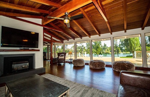 Cascade House | Riverside Holiday Home Sleeps 10