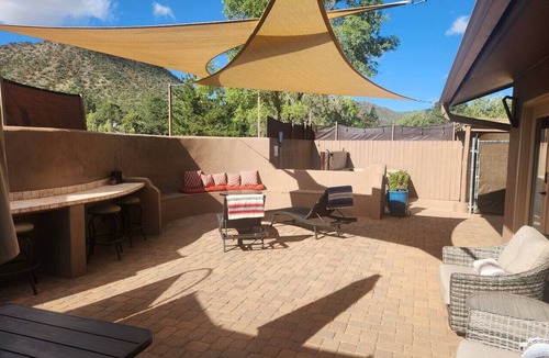 Oak Creek House | Robin`s Red Rock Getaway Suite B