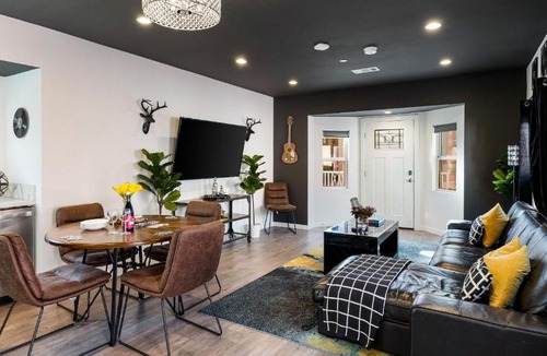 Hollywood Hotel | Rock n Roll by AvantStay