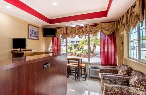 Lemon Grove Hotel | Rodeway Inn Lemon Grove San Diego East
