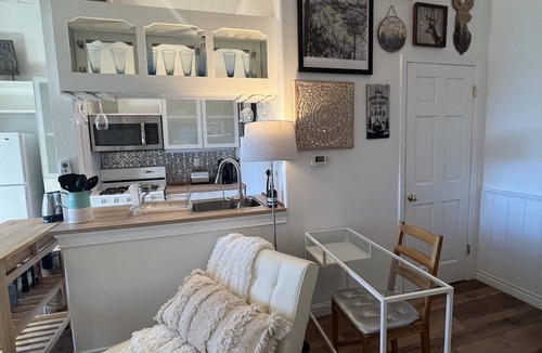 Lake Arrowhead Apartment | Romantic lake view studio retreat for two in beautiful Lake Arrowhead