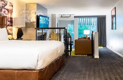 Norma Triangle Hotel | Rooftop Lounge Access, Pool, Pet-Friendly Stay Near Dining & Hotspots