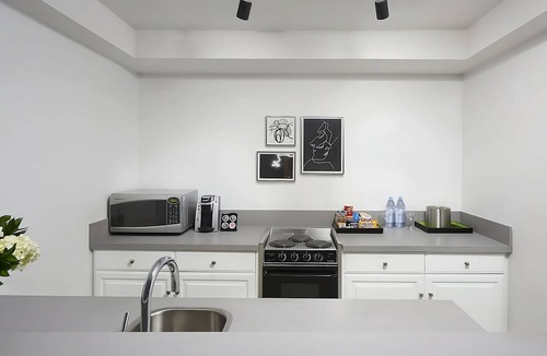 Norma Triangle Hotel | Rooftop Lounge Access, Pool, Pet-Friendly Stay Near Dining & Hotspots