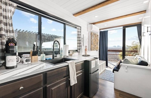 Tulare Apartment | Rooftop Spa! Tiny Cargo Home, Farm Experience
