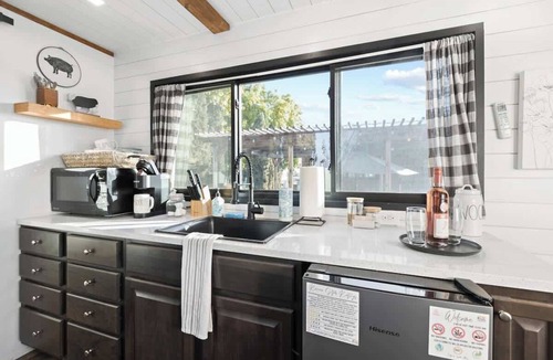 Tulare Apartment | Rooftop Spa! Tiny Cargo Home, Farm Experience