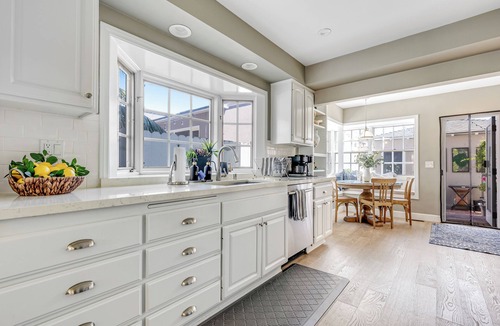 Belmont Shore House | Rose Cottage Belmont Shore-Pet Friendly Beach Home 3B/2B & Garage Parking