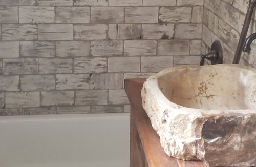 Patton House | Rustic Cabin close to Lake and village activities!