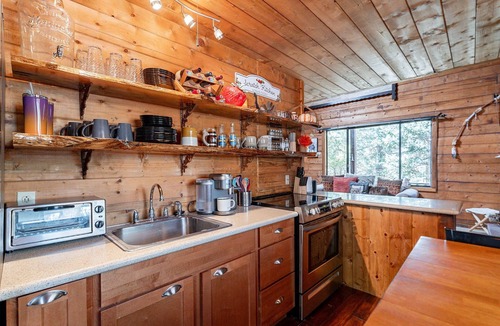 Strawberry Cabin | Rustic Cozy Cabin Hideaway with Loft & Casita in the Pines