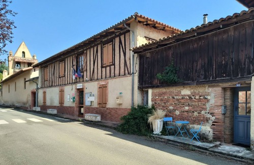 Pebees Apartment | Rustic studio with private entrance in a small Gascon village
