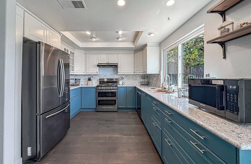 Thousand Oaks House | Same Day move In Thousand Oaks Retreat Pool Home