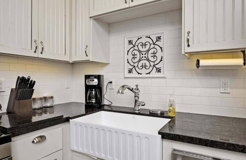 Healdsburg House | Santini Farmhouse - Wine Tastings Included