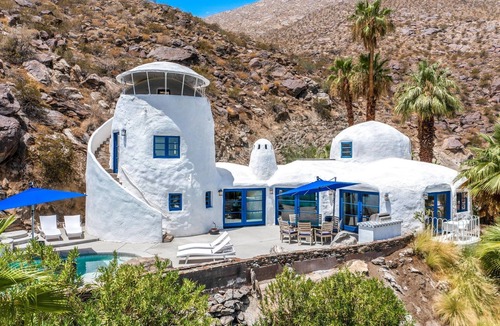 The Mesa House | Santorini House With Panoramic Palm Springs Views