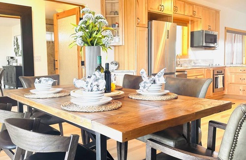 Meadview House | Scenic Desert Retreat Views, Stargazing & Near Grand Canyon West