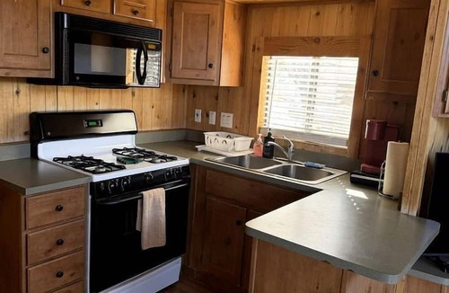 Lone Pine Cabin | Scenic Mountain Cabin with Sierra Nevada Views on Highway 395 Near Lone Pine, California