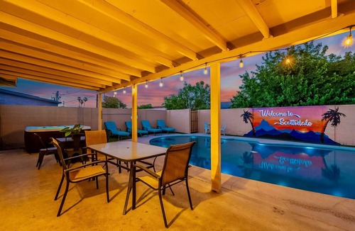 Scottsdale Estates Six House | Scottsdale Arizona - Pool, Hot Tub, & Mini Golf! Perfect for family and groups!