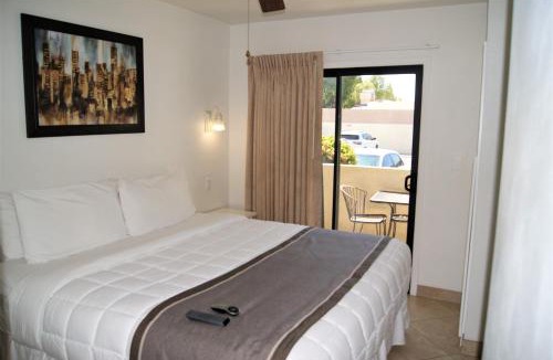 South Scottsdale Apartment | Scottsdale's premium short term getaway, Fully furnished 1 bedroom homes, FREE Golf, cable, utilities, Wi-Fi, parking, pool, and bike trails- Unit 112 apts