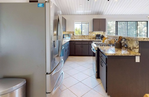 Sea Ranch House | Sea Ranch 3BR luxe home with hot tub, ocean glimpses & yoga space
