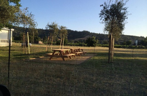 Geyserville House | Secluded Russian River Farmhouse: Vinyard Retreat, minutes from Healdsburg